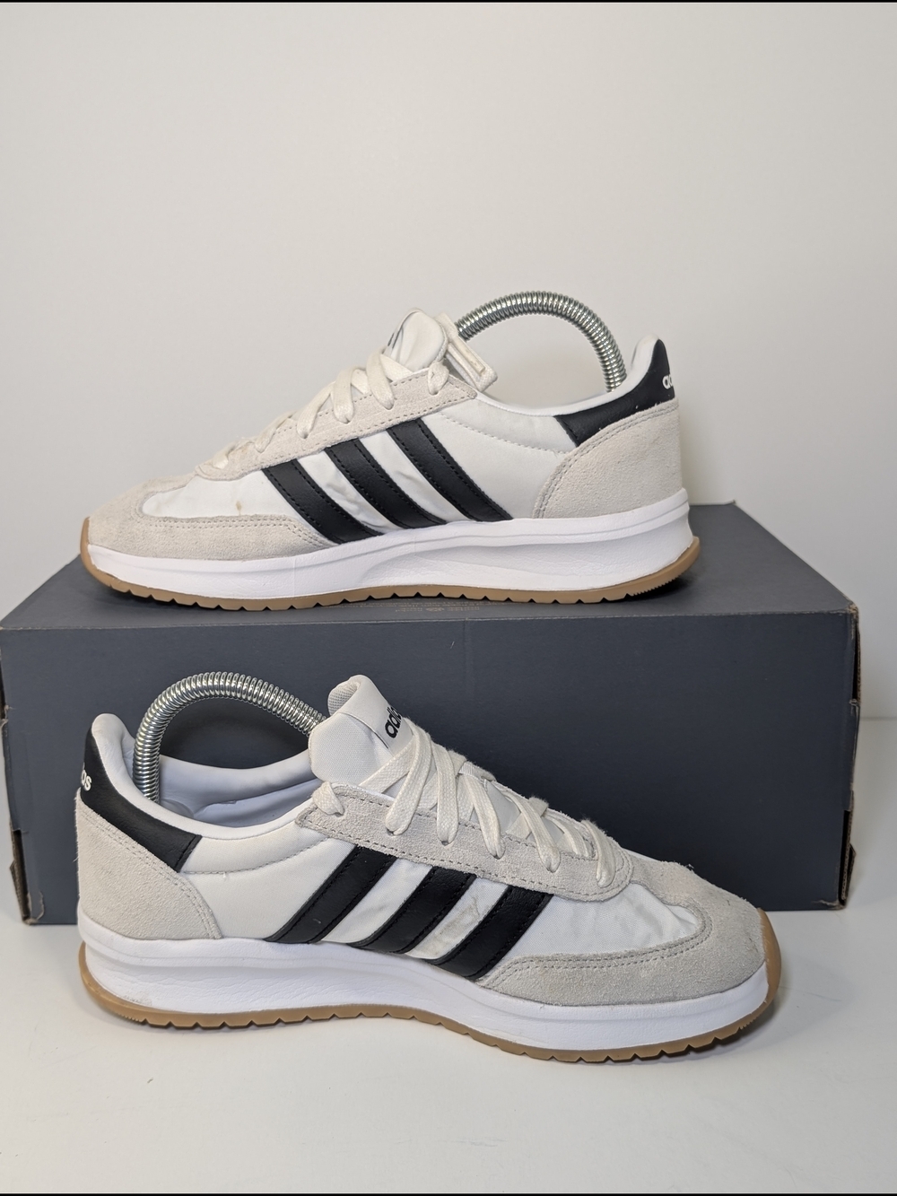 Adidas Run 70s 2.0 Women's Size 7.5 - Picture 2 of 8